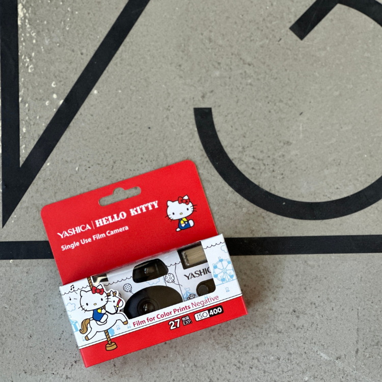 YASHICA Single Use Film Camera (Hello Kitty Playground)- 27枚撮り